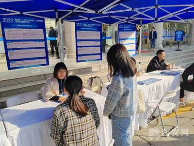 雁塔區(qū)人社局舉辦“人社工作進(jìn)園區(qū)”暨公共就業(yè)創(chuàng)業(yè)服務(wù)驛站授牌儀式， 推動(dòng)公共就業(yè)服務(wù)深入一線(xiàn)